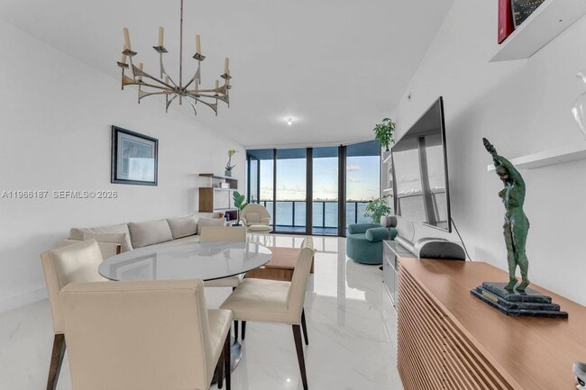 Building Photo - 700 NE 24th St