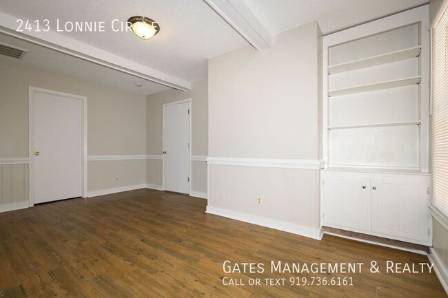 Building Photo - 2413 Lonnie Cir S