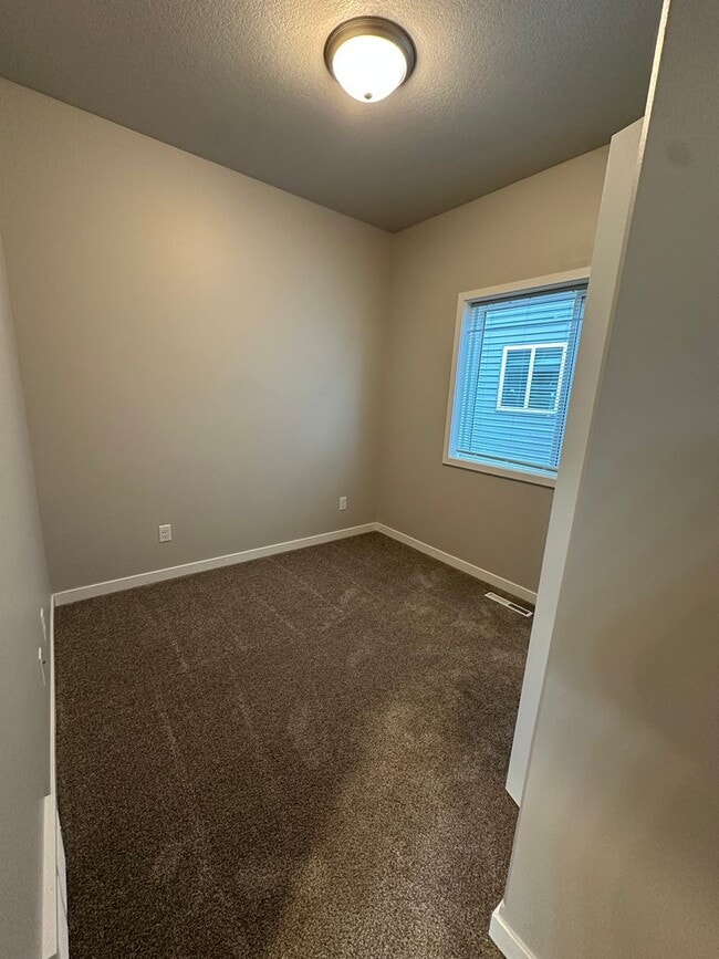 Building Photo - 3226 31st St S