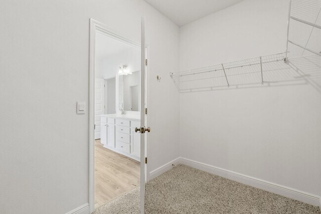 Building Photo - 147 Lk Pk Cv