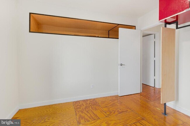 Building Photo - 1301 N 6th St