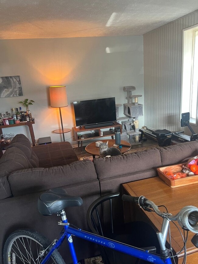 Interior Photo - 40 McMillen