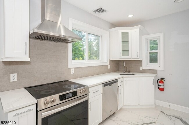 Building Photo - 242 Lake Rd