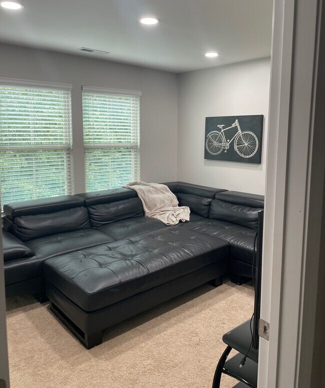 Building Photo - 30 Summit Point