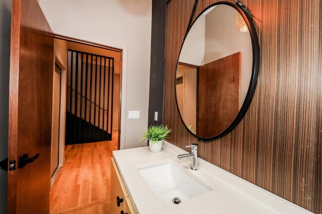 Building Photo - 7219 Rocio Dr