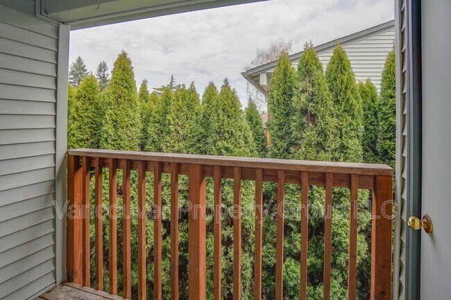 Building Photo - 4000 NE 109th Ave