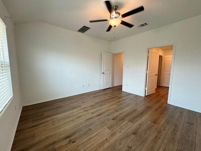Building Photo - 208 Magione St