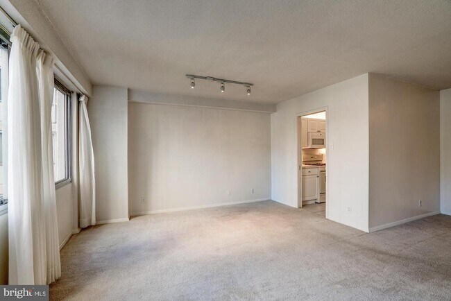 Building Photo - 4515 Willard Ave