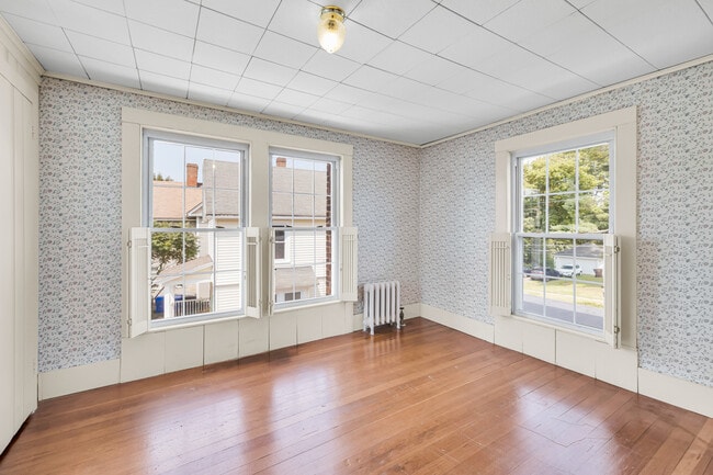 Building Photo - 1070 Enfield St