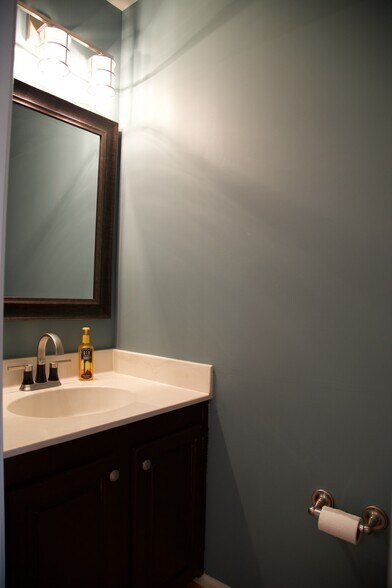 Building Photo - 6526 Medinah Ln