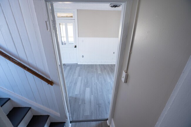 Building Photo - 166 N Sandusky St