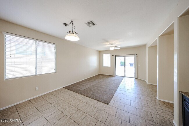 Building Photo - 43337 N Heavenly Way
