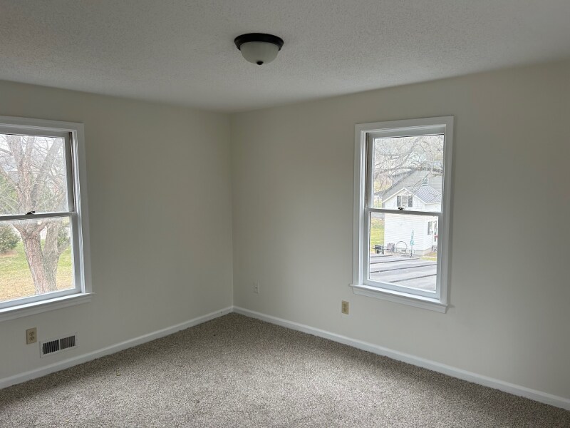 Building Photo - 4235 N Valley Pike