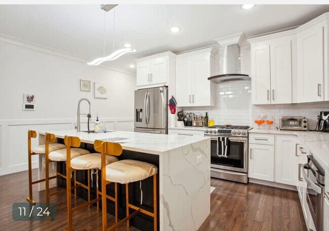 Building Photo - 65 Corbin Ave