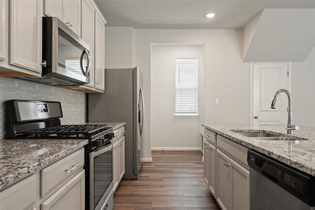 Building Photo - Big Sky Ranch 3-Bedroom/2.5 Bath - Drippin...