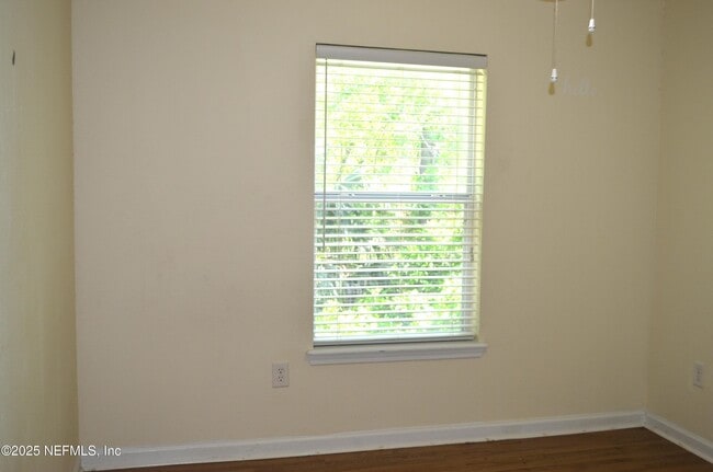 Building Photo - 800 Black Cherry Dr S