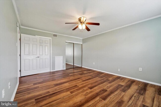 Building Photo - 708 Continental Dr