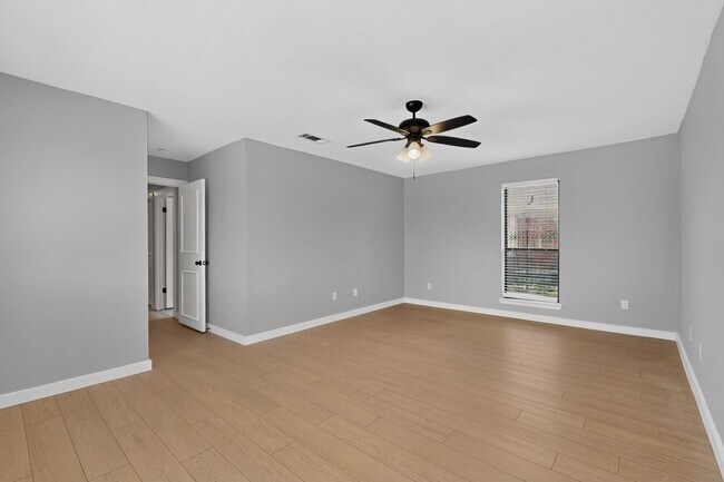 Building Photo - 3701 University Dr