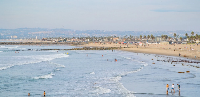 Building Photo - Awesome PL Location! Exclusive Garage! Balcony!