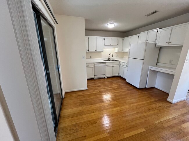 Building Photo - 6828 Ray Rd