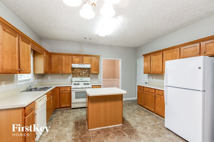 Building Photo - 3401 Southpointe Hill Dr NE