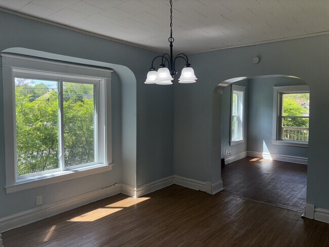 Building Photo - 639 Fairgreen Ave