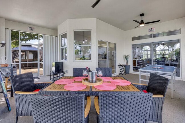 Building Photo - 533 SE 21st Ave