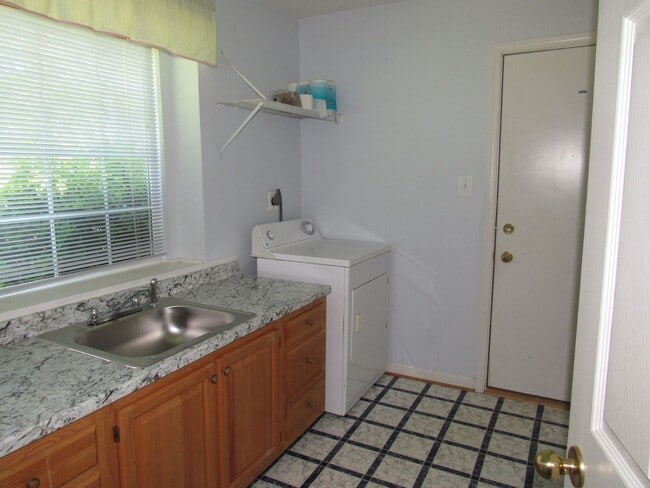 Building Photo - Greenway Farms House