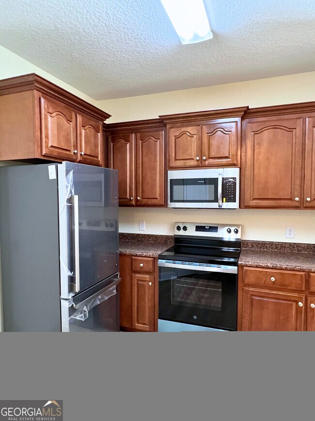 Building Photo - 822 Davis Ave