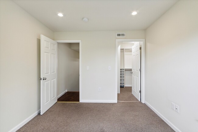 Building Photo - 1804 W Montgomery Ave