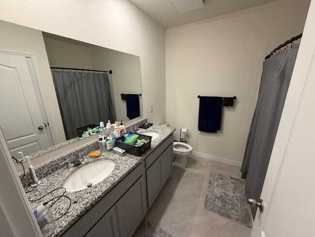 Building Photo - Stylish 3 ed 3 bath townhome in Apopka!!