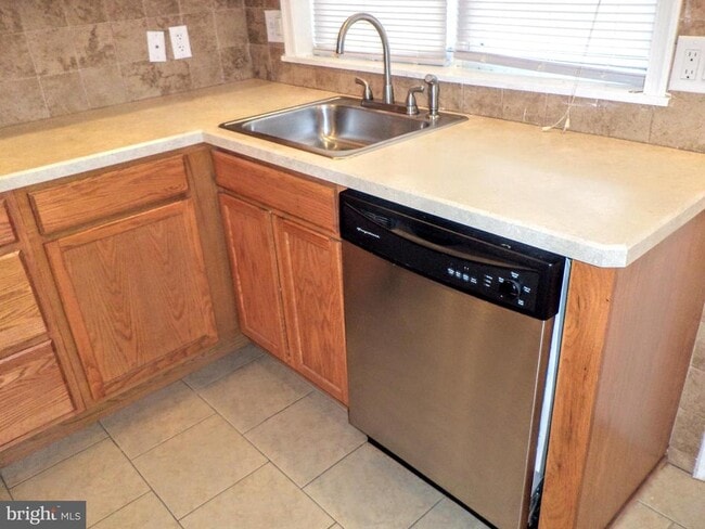 Building Photo - 2312 Moore St