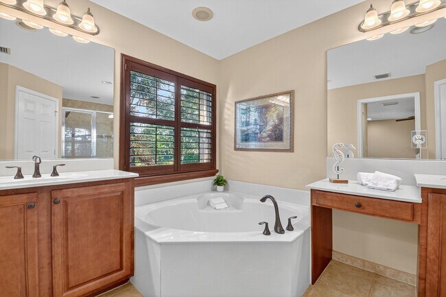 Building Photo - 7896 Picklewood Park Dr