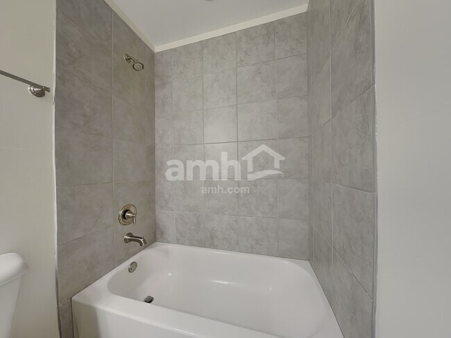 Building Photo - 5571 Stonecrest Dr