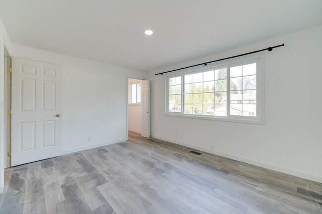 Building Photo - 12225 105th Ave NE