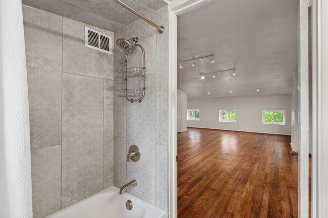 Full bath with new fixtures & new design - 916 Hickory St