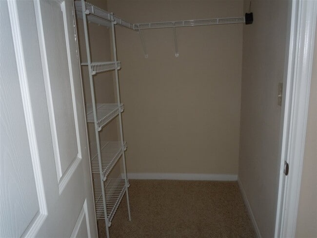 Building Photo - 130 Old Town Pkwy