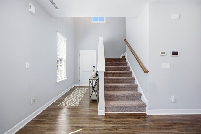 Building Photo - 450 Hawksbill Dr