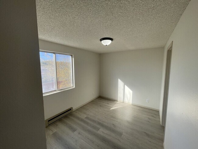 Building Photo - Coming Soon! Beautifully Remodeled 3-Bedro...