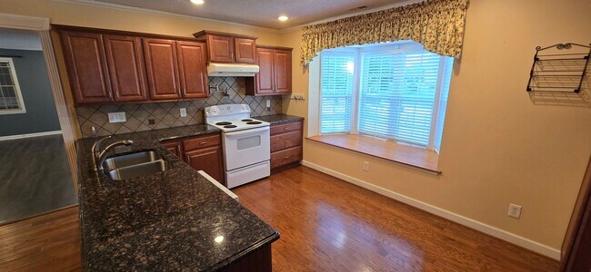 Building Photo - Classic Brick Ranch in Pfafftown