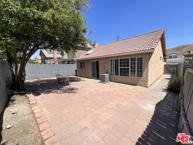 Building Photo - 13966 Green Vista Dr