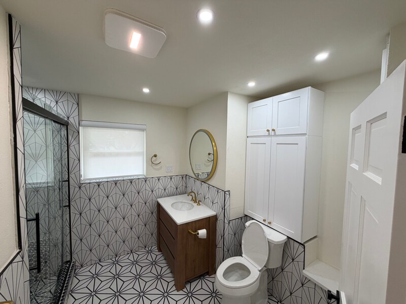 Building Photo - 2010 Parhaven Dr