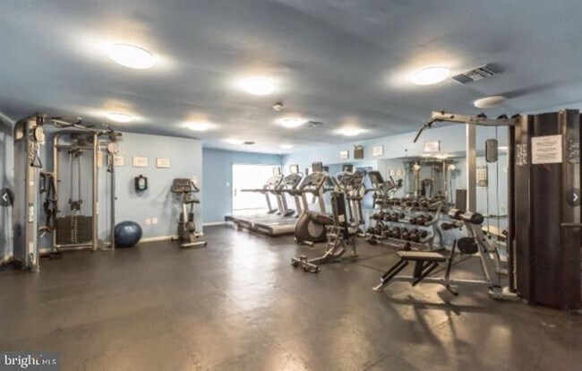 Building Photo - 425 Chanticleer