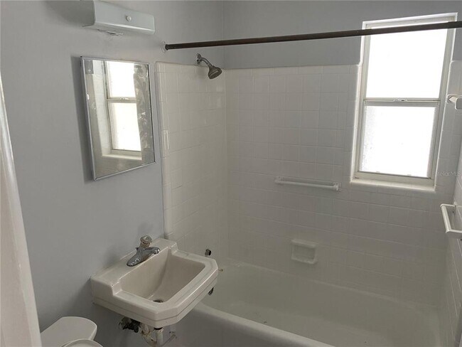 Building Photo - 410 Orange Ave