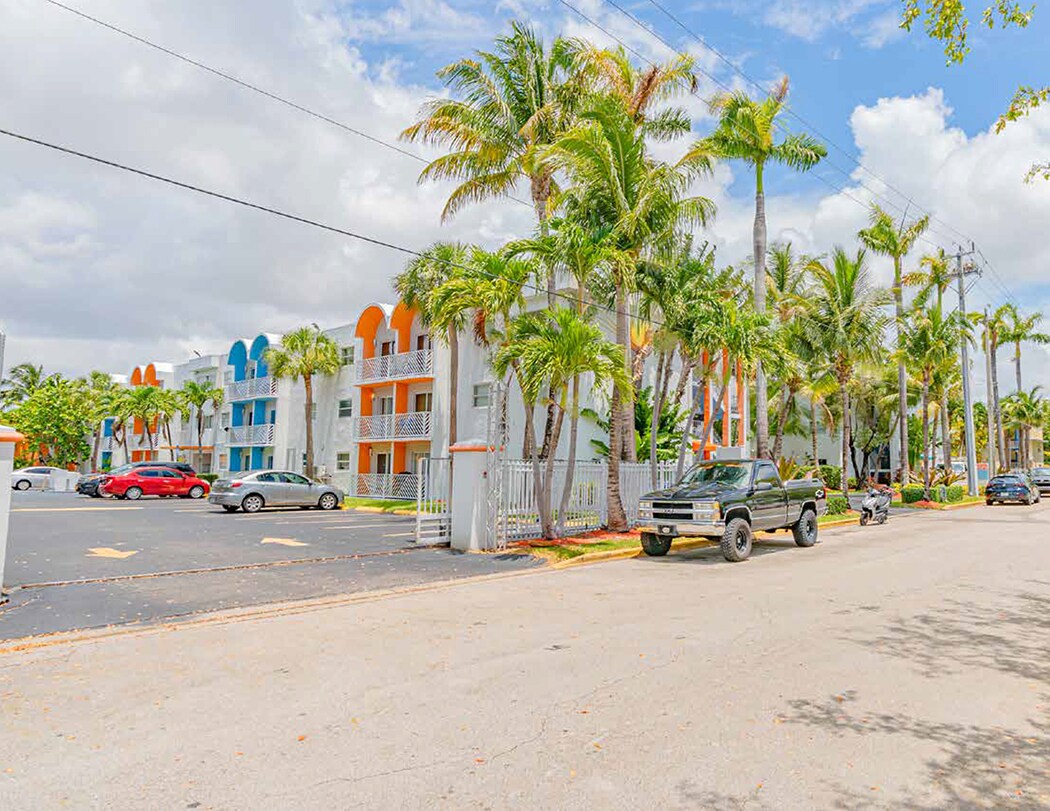 Building Photo - 4335 NW South Tamiami Canal Dr