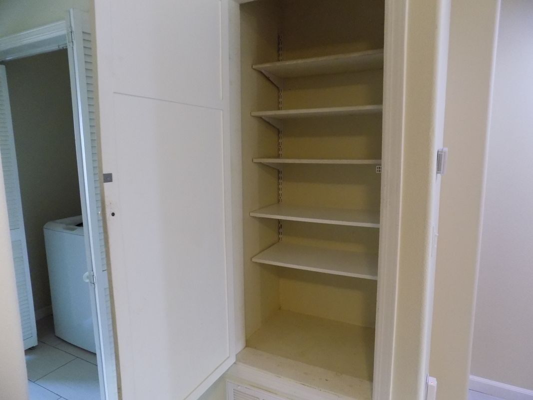 Building Photo - 5114 Wall, 6