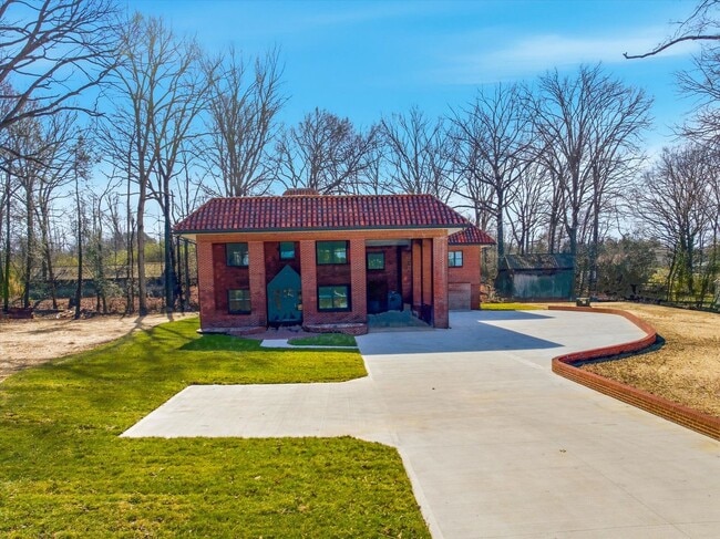 Building Photo - 2113 W Madison Ave