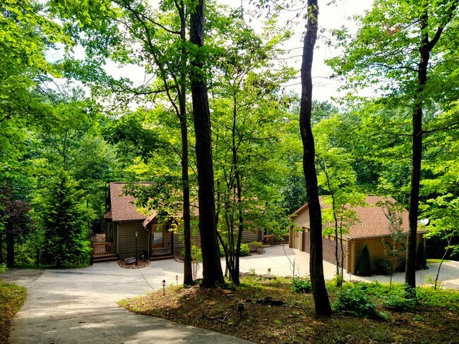 Building Photo - 386 Arbor Dr