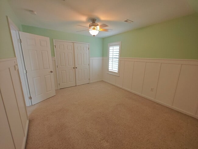 Building Photo - 4 bedroom home with a garage on cull de sa...