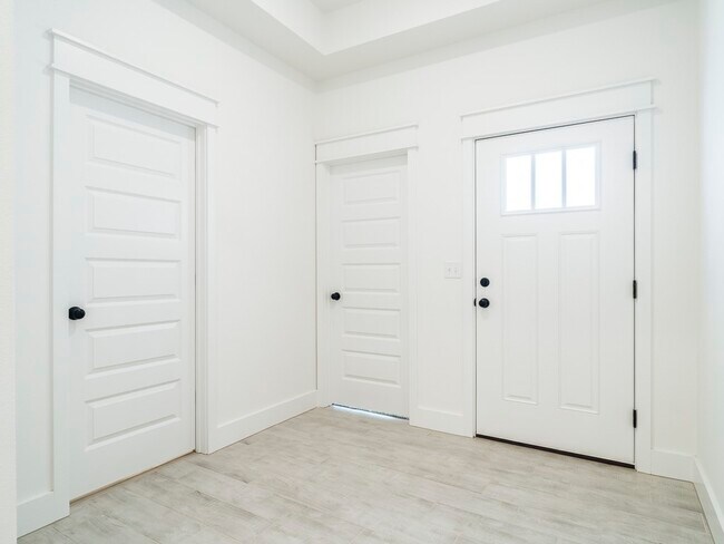 Building Photo - 1440 Emmerson St